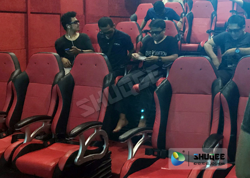 Attraction Of Virtual Reality 5D Movie Theater Has A Large Selection Of Equipment