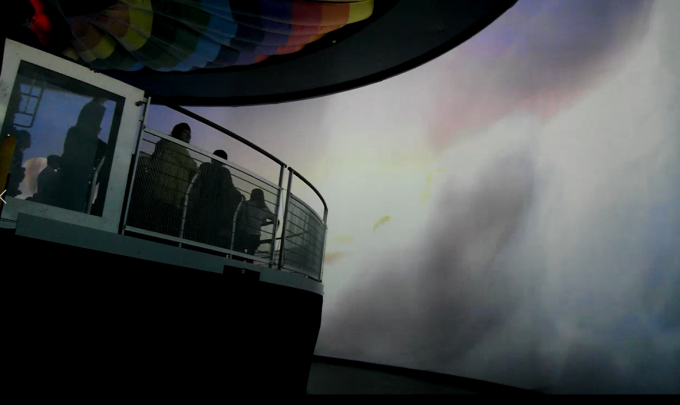 The 6-DOF Platform Simulates A Hot Air Balloon Flying Over The City Dome Screen Cinema 1